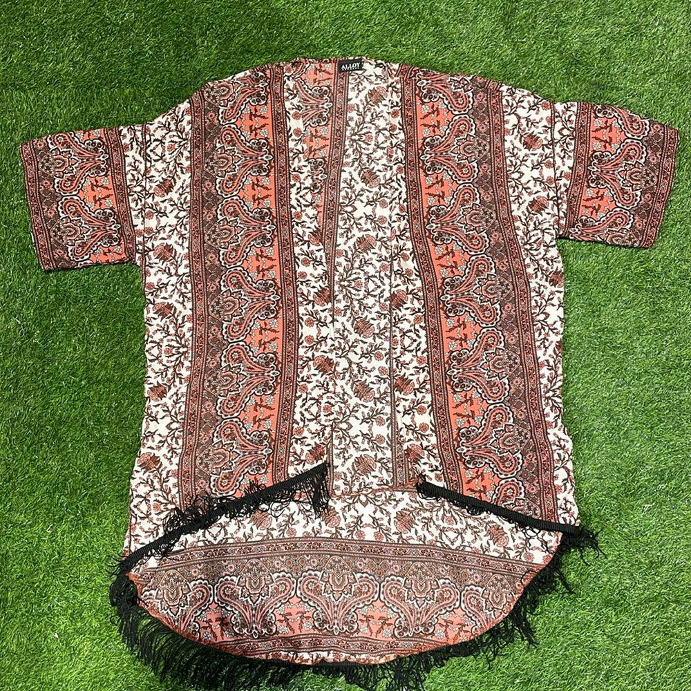 Ladies short sleeve paisley tunic with black fringe